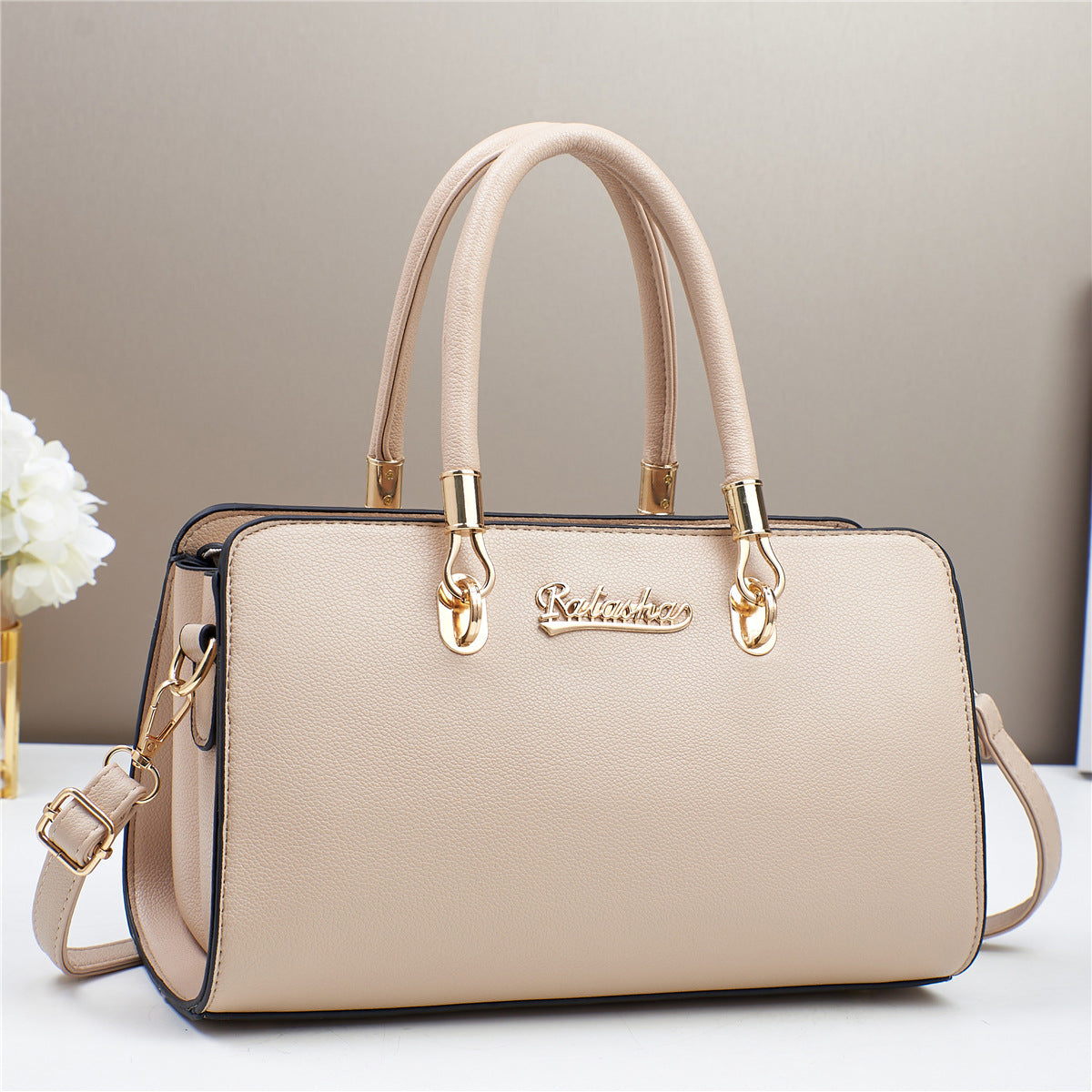 Manufacturer: Foreign Trade Women's Atmospheric Ladies Crossbody Bag Fashion Handbag New Versatile Mom Bag Summer One Shoulder 2024