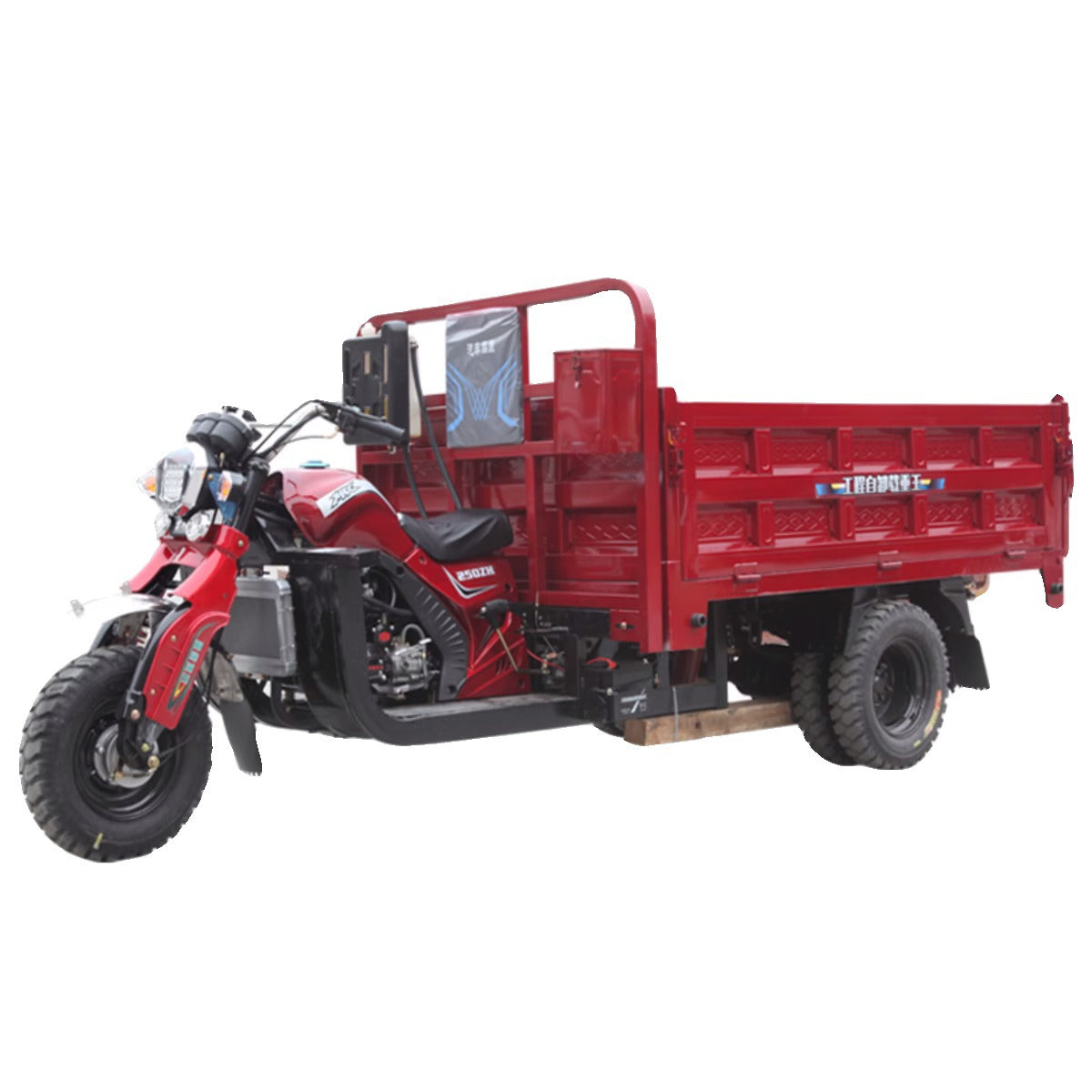 Agricultural tricycles, fuel dump trucks, cargo three-wheeled motorcycles, Zongshen Power, Africa hot-selling with large carrying capacity